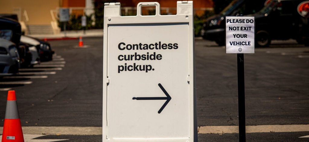 Illustrating a curbside pickup offering at a retail location